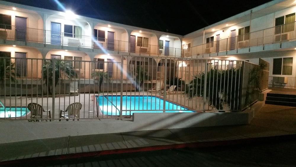 Pacific Inn Oceanside Exterior photo