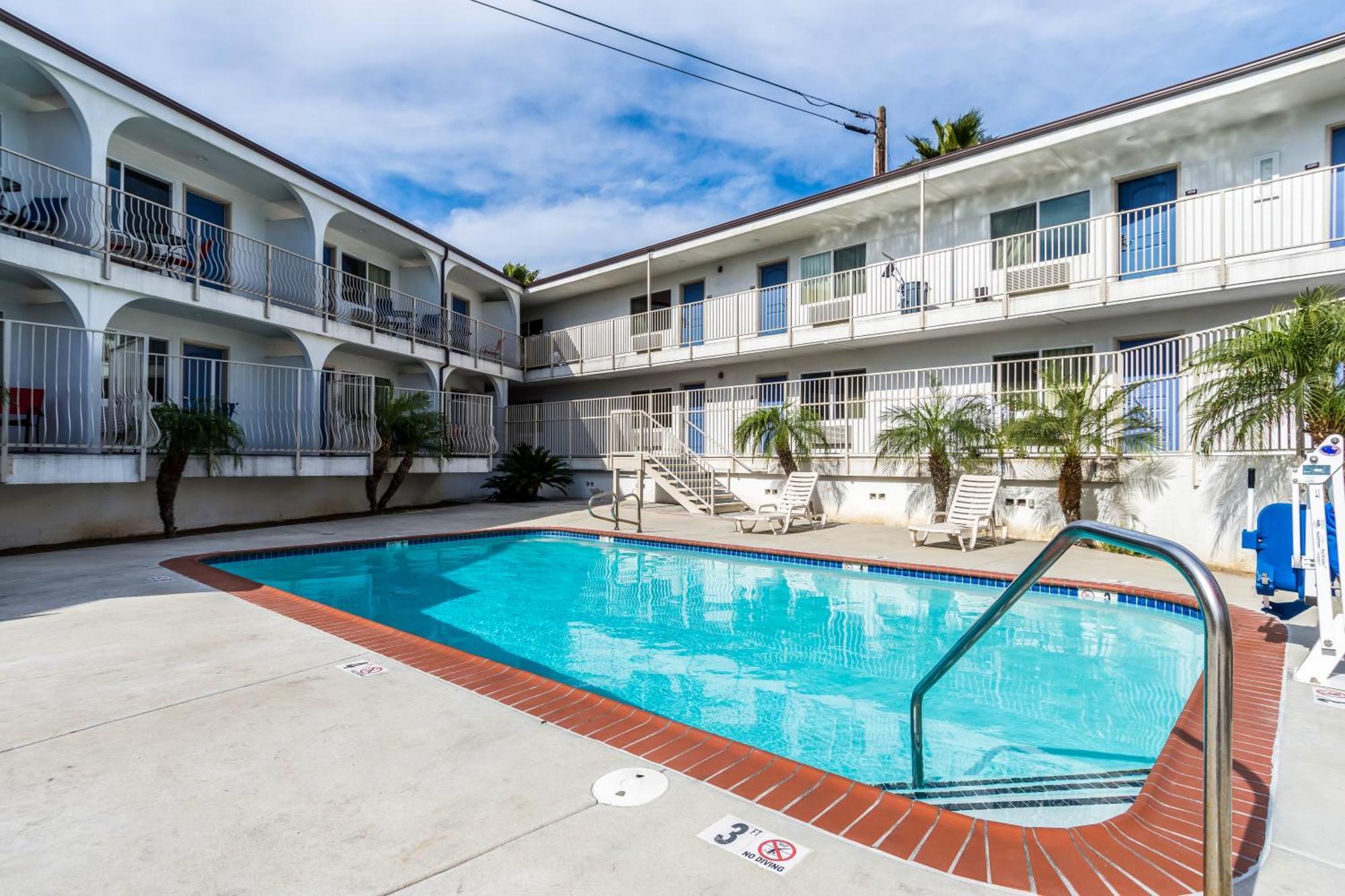 Pacific Inn Oceanside Exterior photo